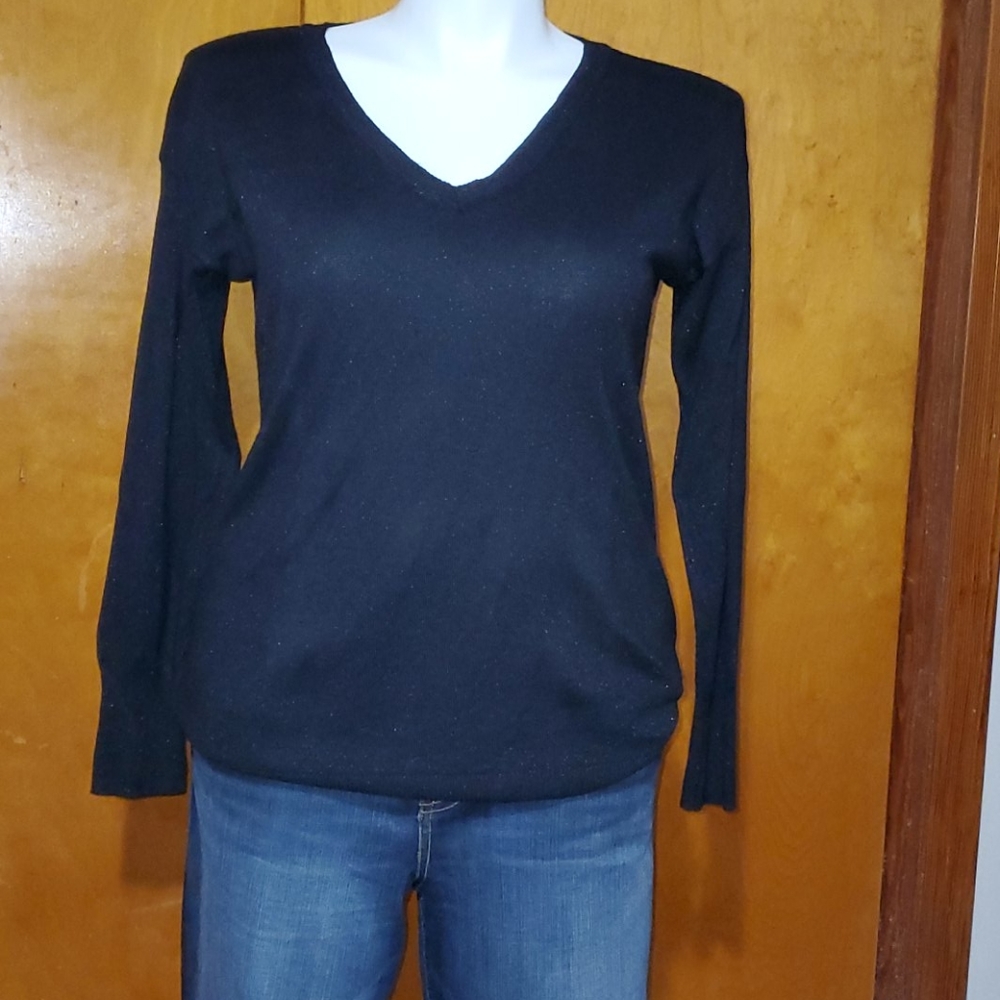 XL v-neck long sleeve black sweater